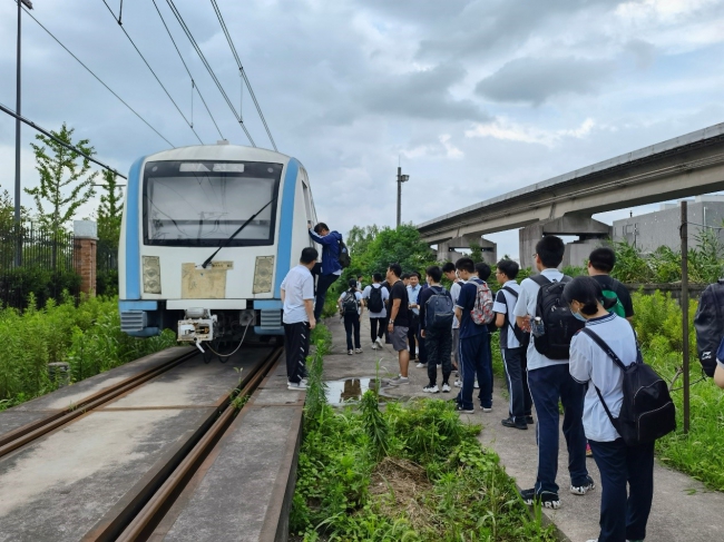 参观轨道交通综合试验平台